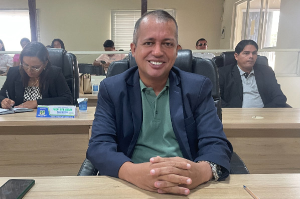 Vereador Marcones Oliveira solicita reforma de abrigos de ônibus em João Lisboa